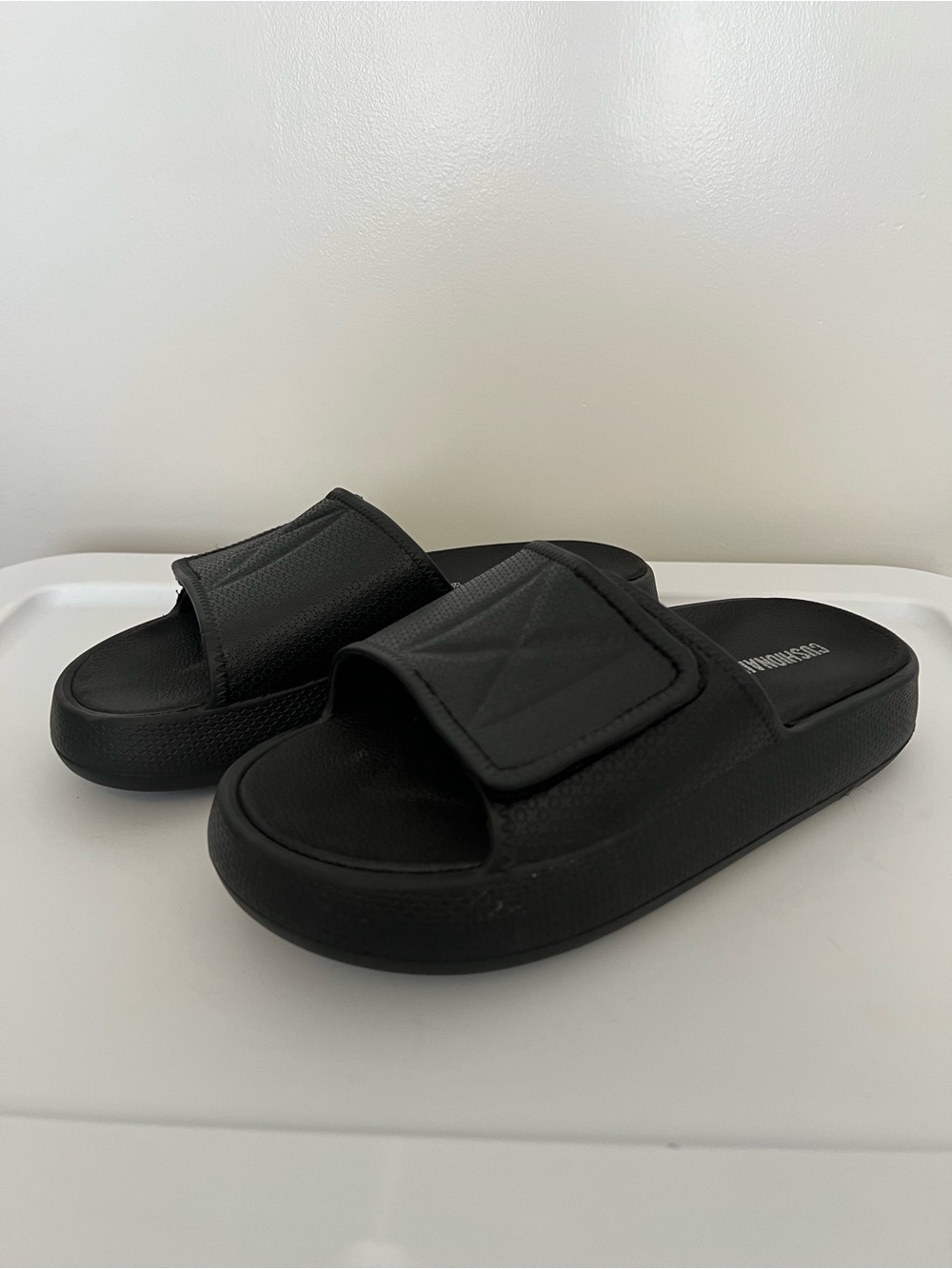 CUSHIONAIRE Women's Biggie recovery slide sandal w/ Comfort & 
adjustable strap